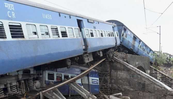 Twin derailment in Harda