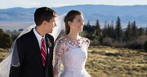 Allison Williams marries in oscar De La Renta